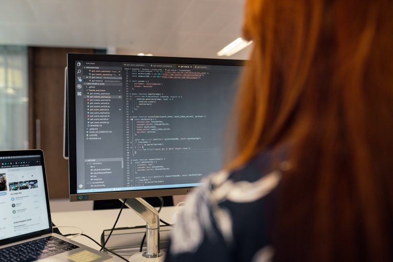 24卒エンジニアが振り返る、入社前研修から配属までの成長プロセス